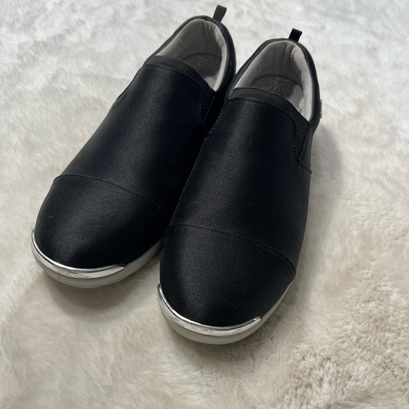 Therafit black Selina lite slip on sneaker womens size 10.5-11 - Picture 1 of 13